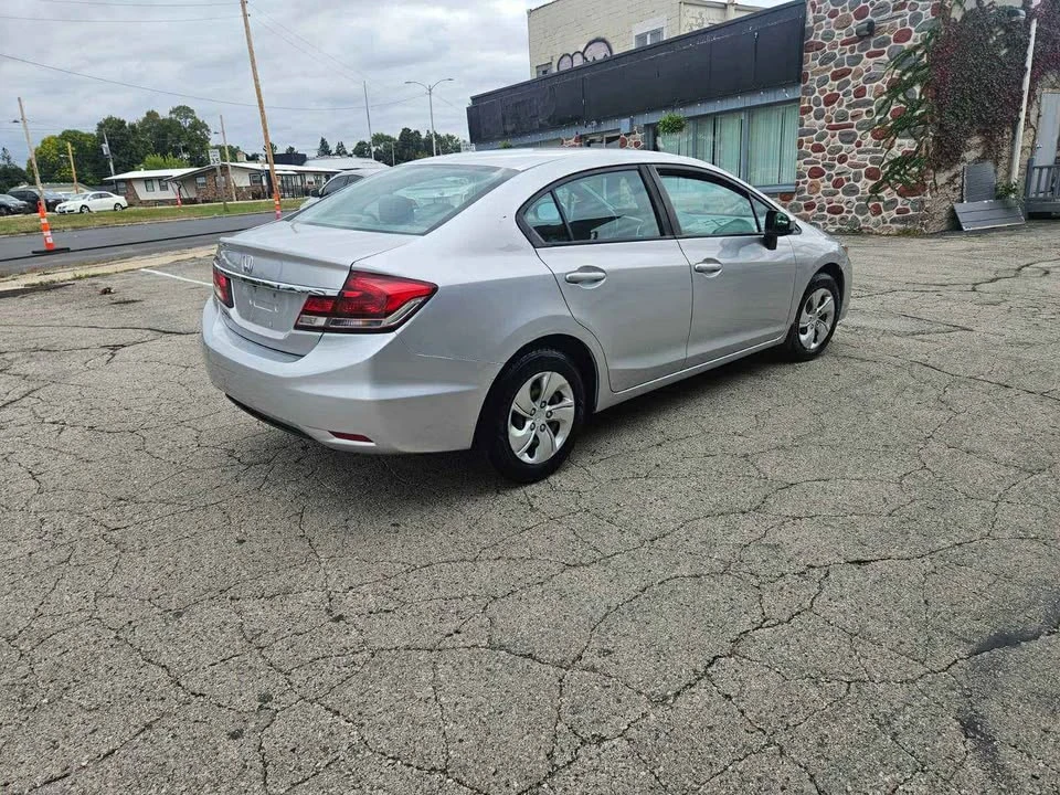 2015 Honda Civic 9th Gen - Image 3 of 5