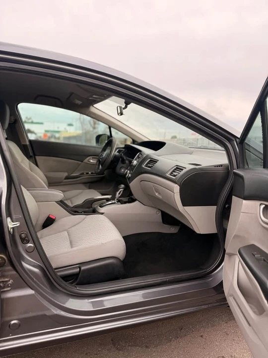 2015 Honda Civic 9th Gen - Image 13 of 16