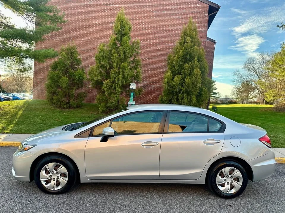 2015 Honda Civic 9th Gen - Image 2 of 15