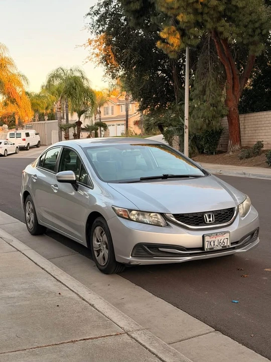 2015 Honda Civic 9th Gen - Image 3 of 10