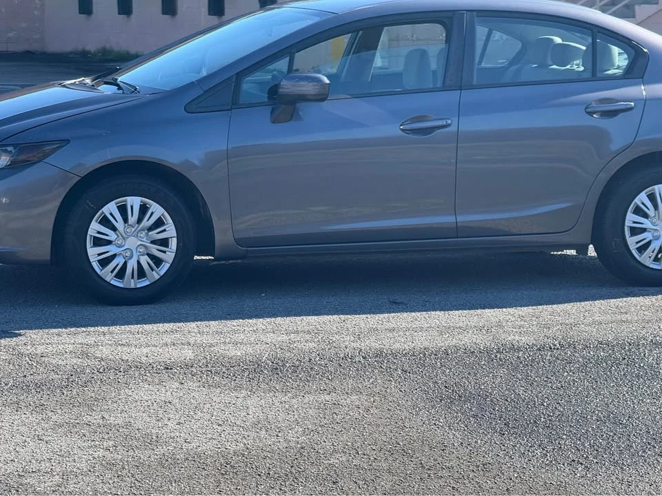 2015 Honda Civic 9th Gen - Image 3 of 16