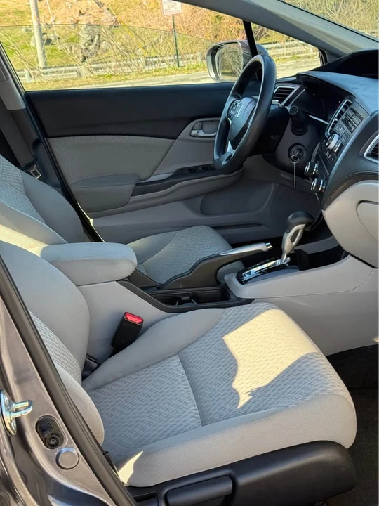 2015 Honda Civic 9th Gen - Image 10 of 16