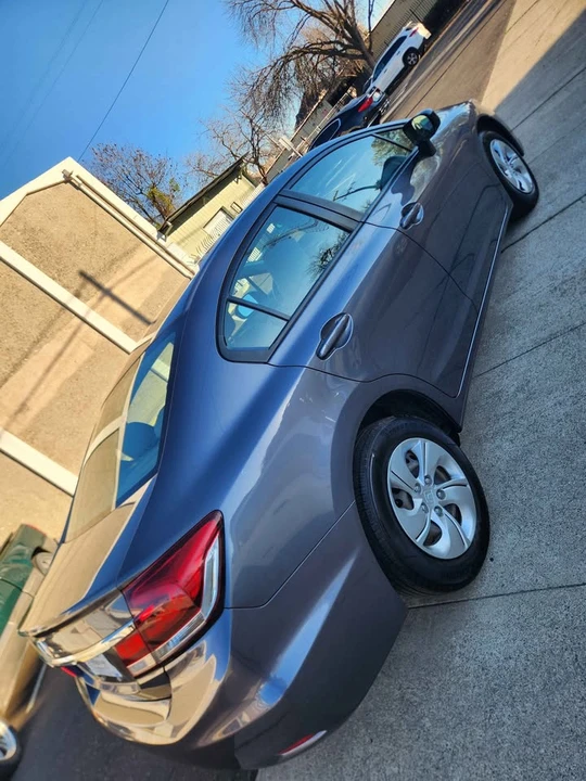 2015 Honda Civic 9th Gen - Image 2 of 13