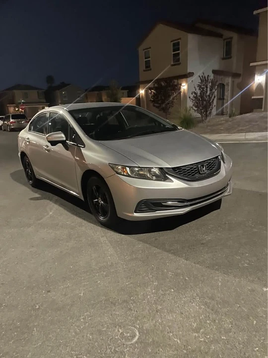 2015 Honda Civic 9th Gen - Image 2 of 15