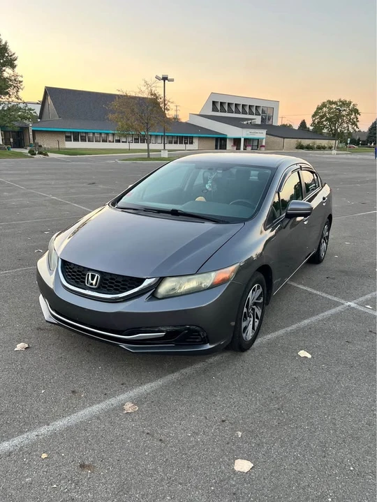 2015 Honda Civic 9th Gen - Image 9 of 13