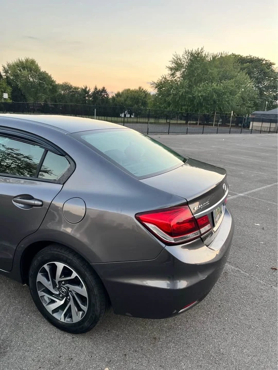 2015 Honda Civic 9th Gen - Image 6 of 13