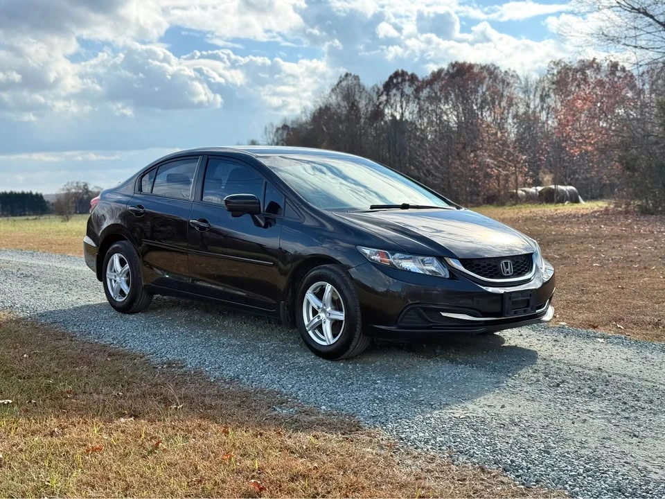 2015 Honda Civic 9th Gen - Image 3 of 16