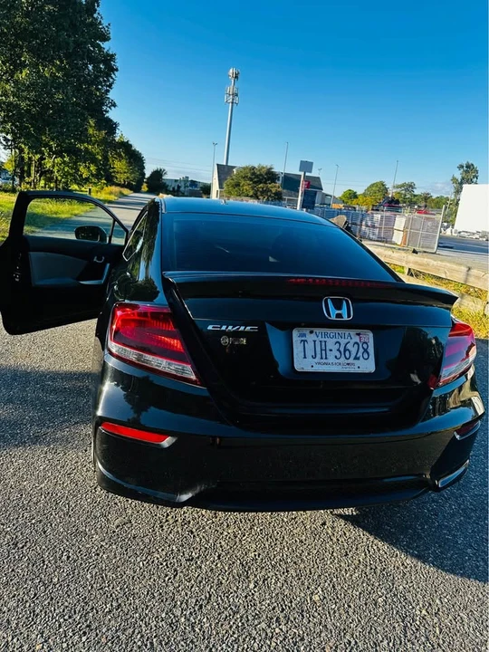 2015 Honda Civic 9th Gen - Image 10 of 16