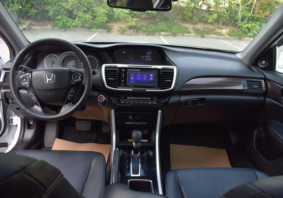 2015 Honda Civic 9th Gen - Image 3 of 5