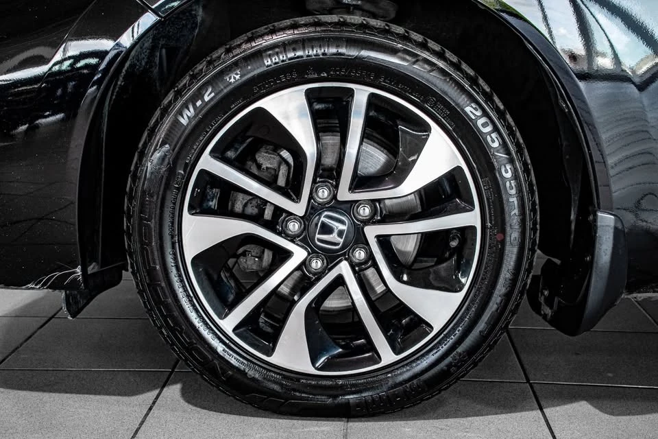 2015 Honda Civic 9th Gen - Image 3 of 18