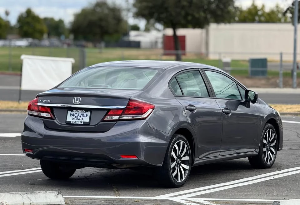 2015 Honda Civic 9th Gen - Image 9 of 18