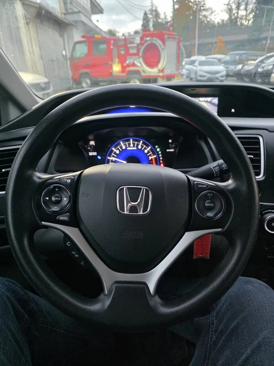 2015 Honda Civic 9th Gen - Image 9 of 16