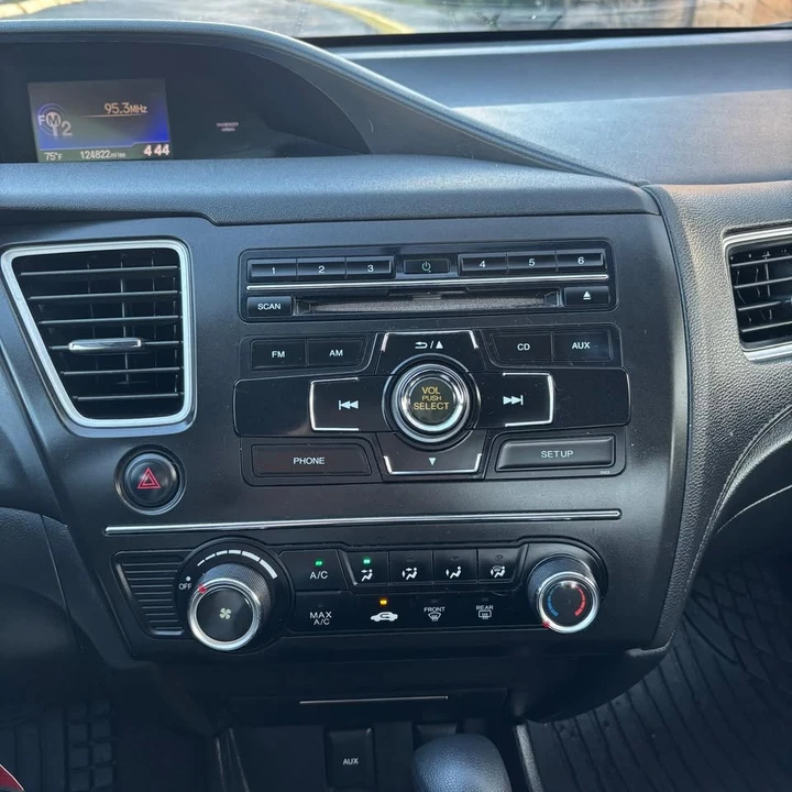 2015 Honda Civic 9th Gen - Image 10 of 17