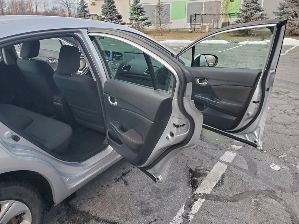 2015 Honda Civic 9th Gen - Image 10 of 17