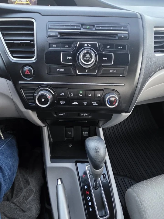 2015 Honda Civic 9th Gen - Image 10 of 13