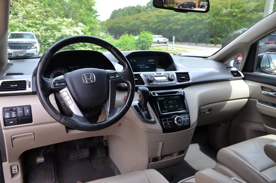 2015 Honda Odyssey - Image 10 of 14