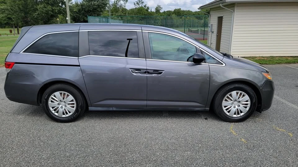 2015 Honda Odyssey - Image 2 of 17
