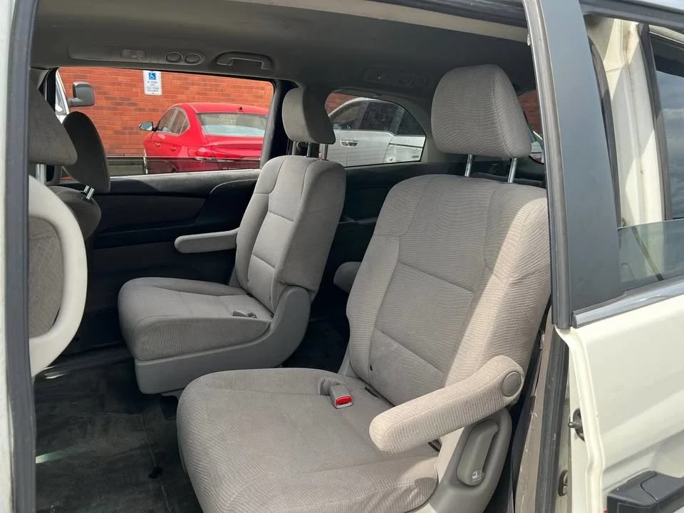 2015 Honda Odyssey - Image 8 of 13