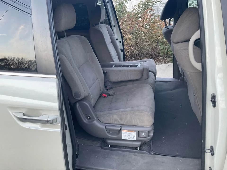 2015 Honda Odyssey - Image 8 of 12