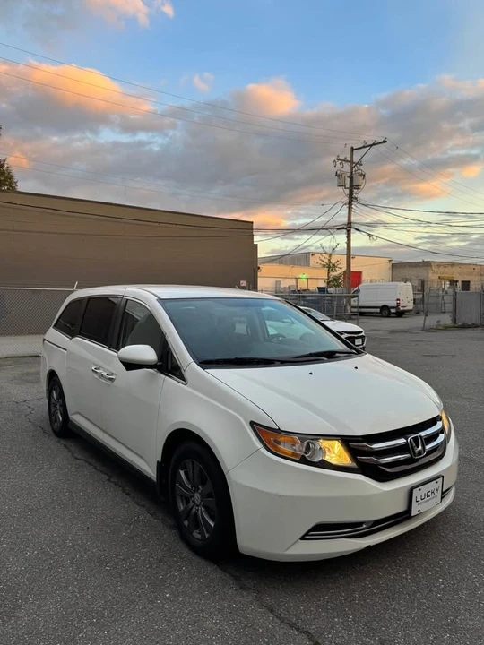 2015 Honda Odyssey - Image 2 of 11