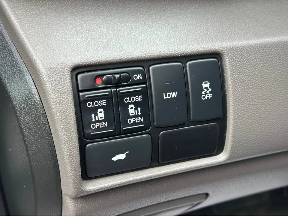 2015 Honda Odyssey - Image 16 of 20