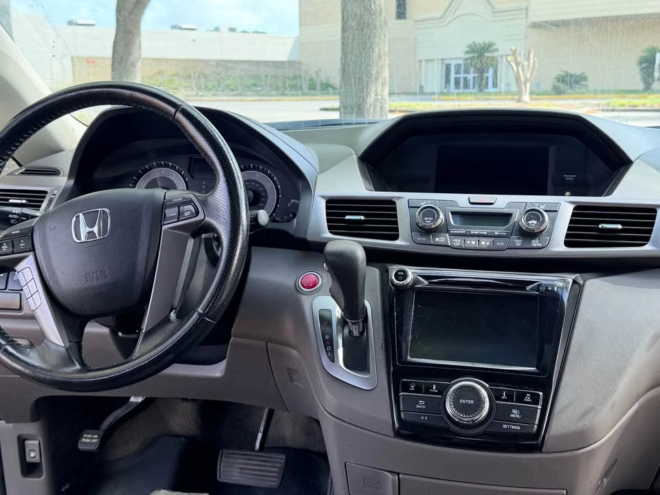 2015 Honda Odyssey - Image 16 of 20