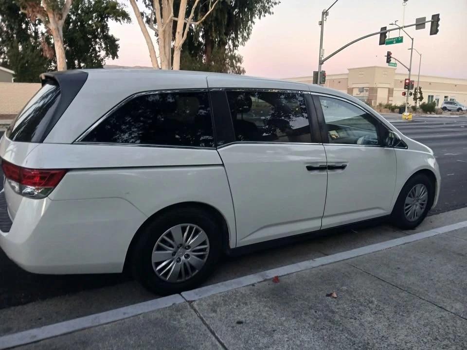 2015 Honda Odyssey - Image 2 of 7