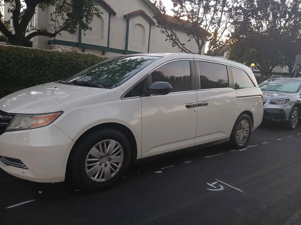2015 Honda Odyssey - Image 2 of 5