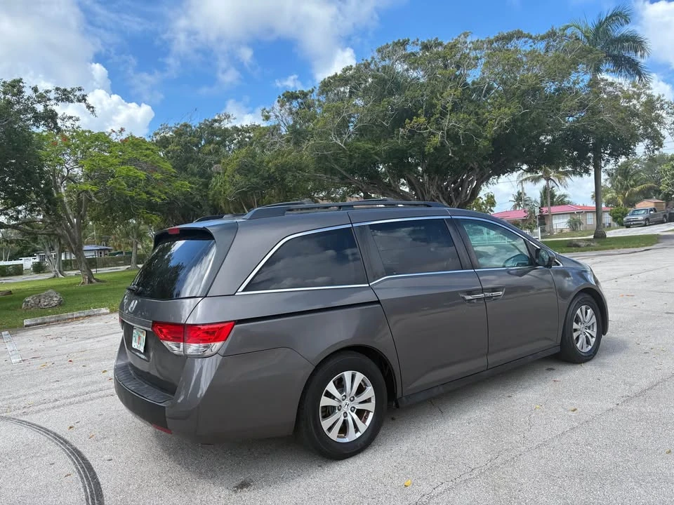 2015 Honda Odyssey - Image 2 of 13