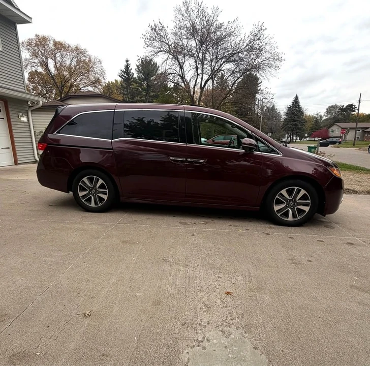 2015 Honda Odyssey - Image 9 of 14