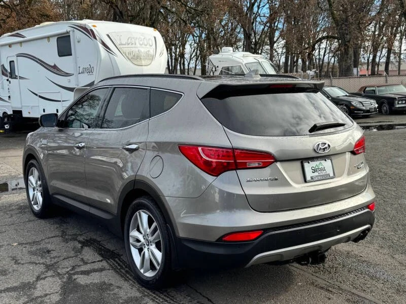 2015 Hyundai Santa Fe - Image 9 of 19