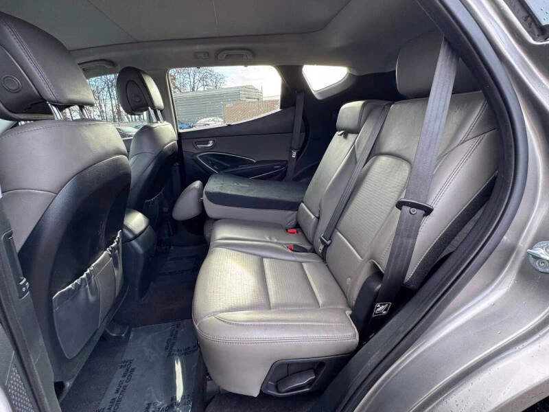 2015 Hyundai Santa Fe - Image 16 of 19