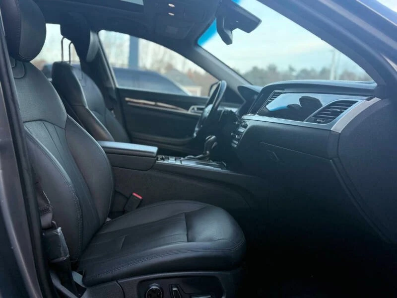 2015 Hyundai Genesis - Image 18 of 20