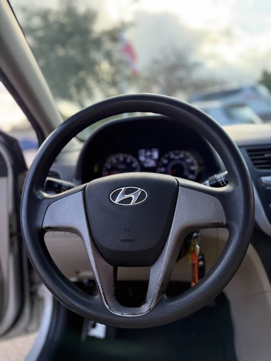 2015 Hyundai Accent - Image 17 of 21