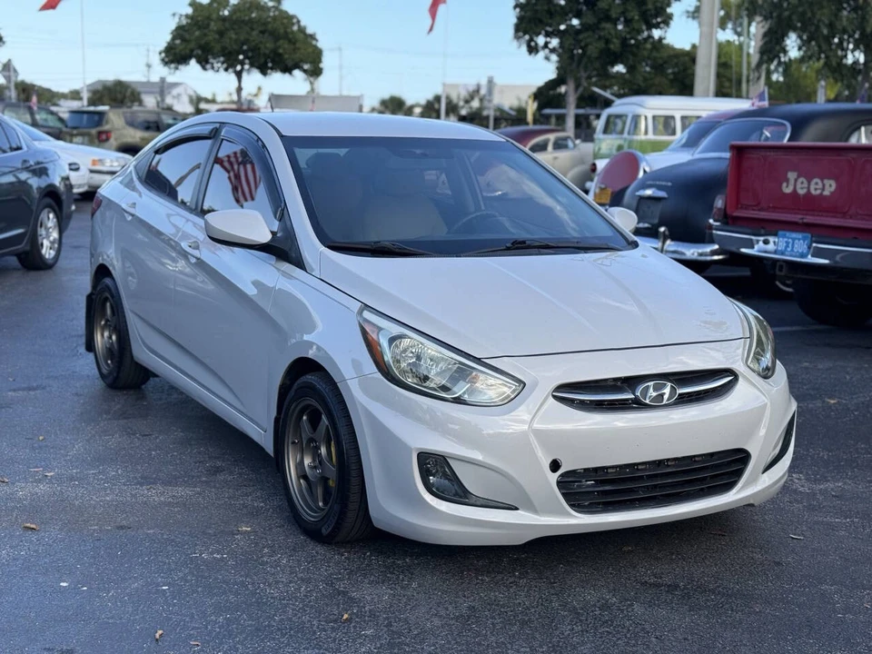 2015 Hyundai Accent - Image 10 of 12