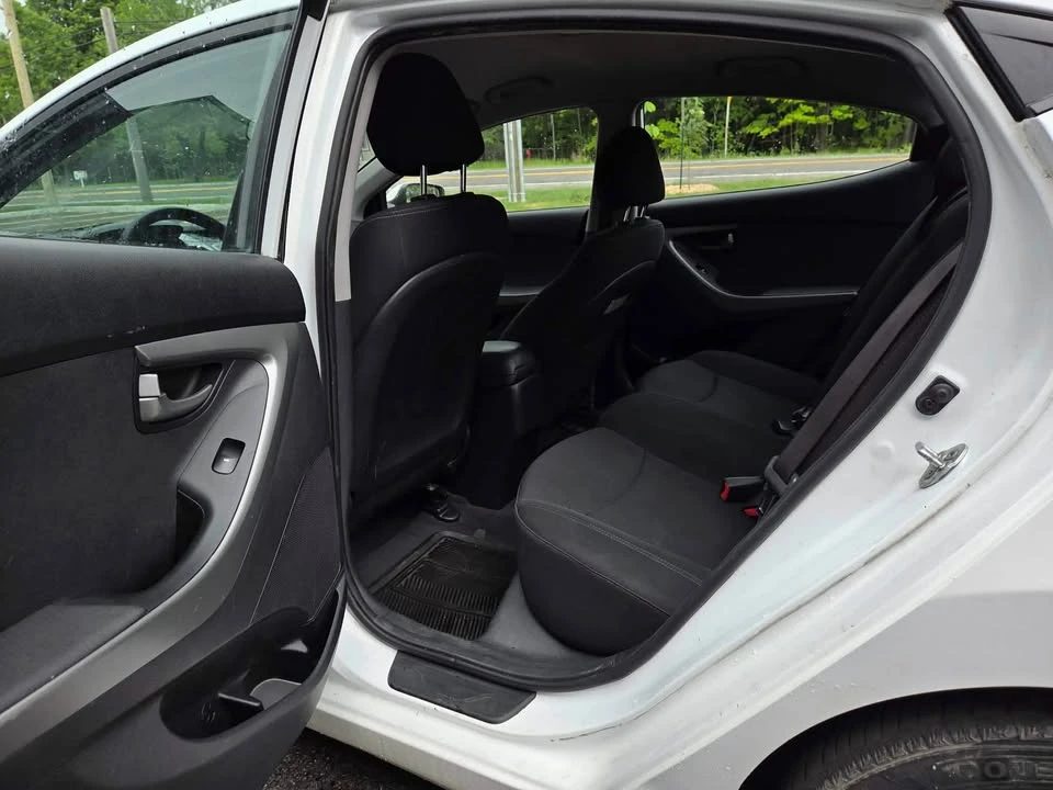2015 Hyundai Elantra - Image 14 of 20