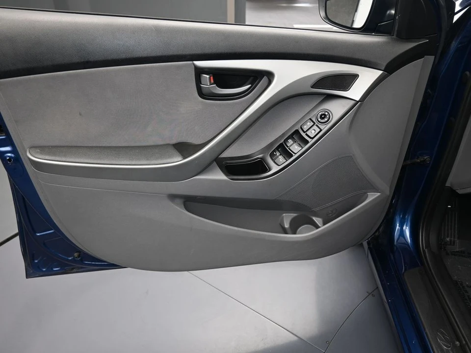 2015 Hyundai Elantra - Image 11 of 12