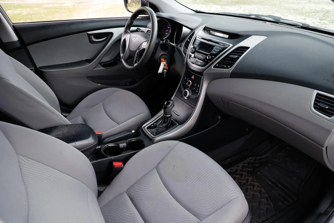2015 Hyundai Elantra - Image 18 of 21