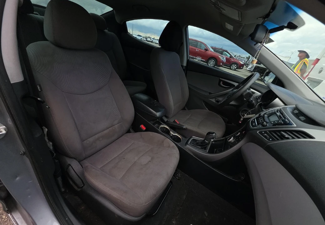 2015 Hyundai Elantra - Image 11 of 12