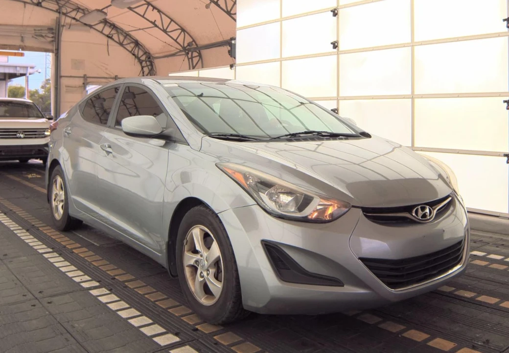 2015 Hyundai Elantra - Image 4 of 12