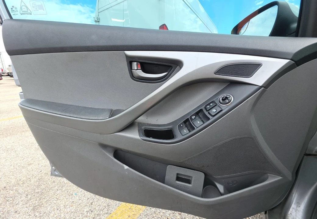 2015 Hyundai Elantra - Image 12 of 12