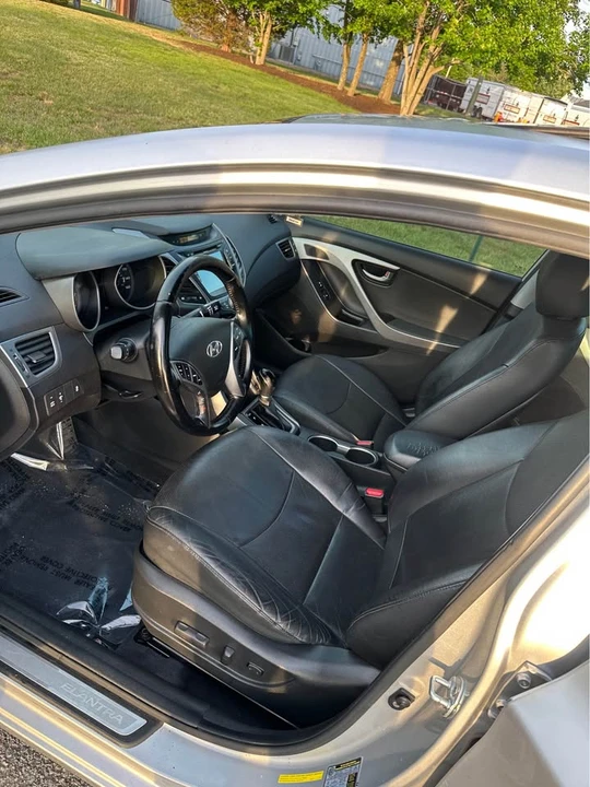 2015 Hyundai Elantra - Image 11 of 17