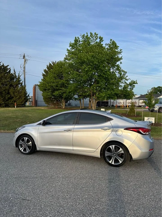 2015 Hyundai Elantra - Image 7 of 17