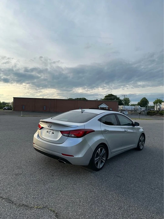 2015 Hyundai Elantra - Image 5 of 17