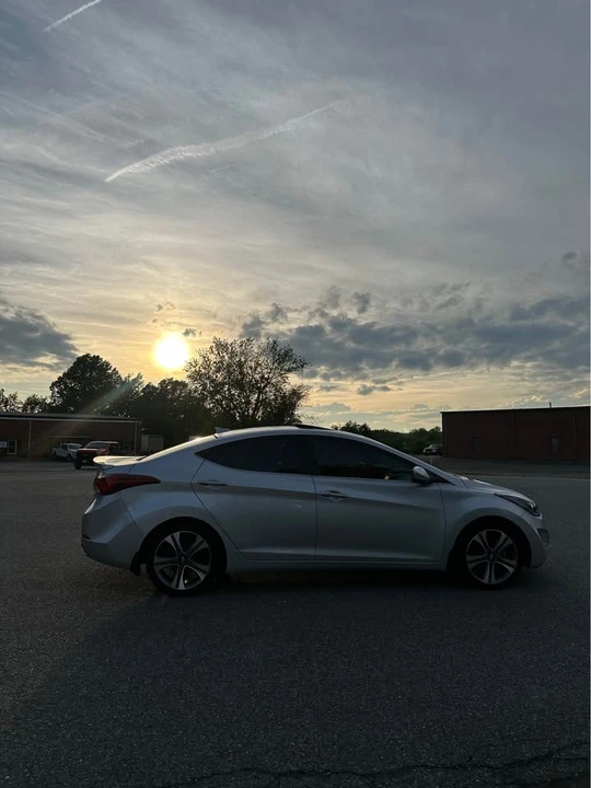 2015 Hyundai Elantra - Image 4 of 17