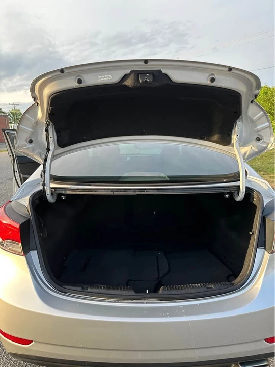 2015 Hyundai Elantra - Image 13 of 17