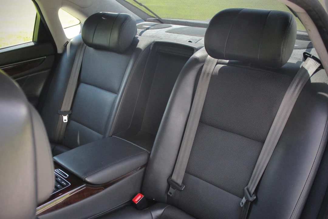 2015 Hyundai Equus - Image 24 of 31