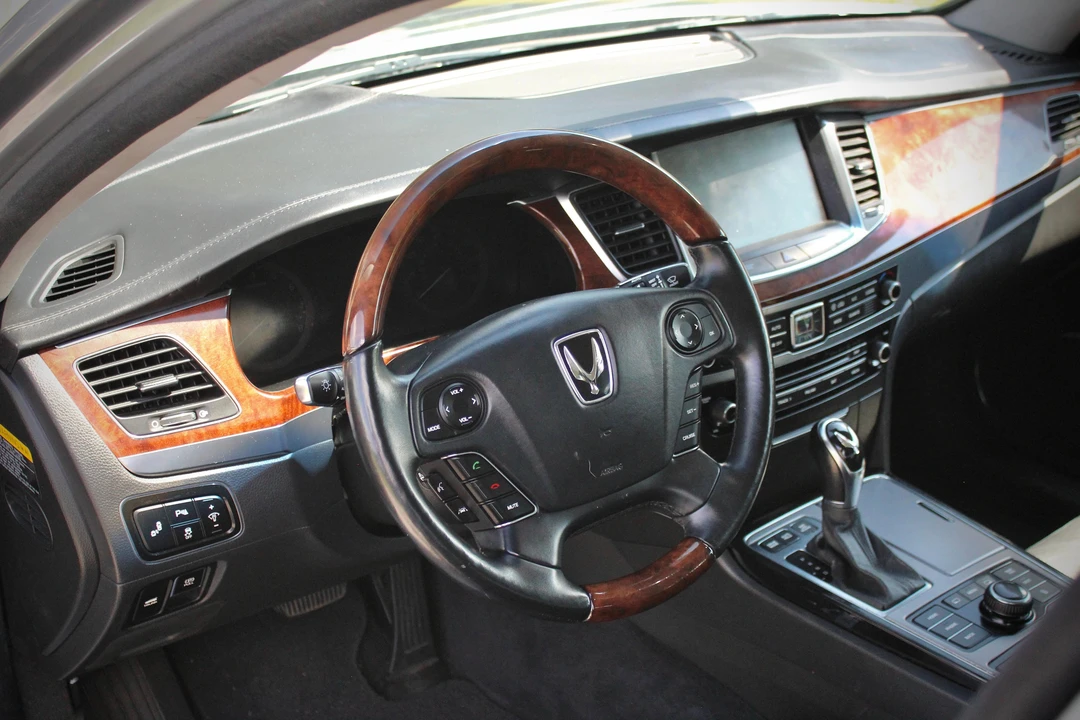 2015 Hyundai Equus - Image 22 of 31