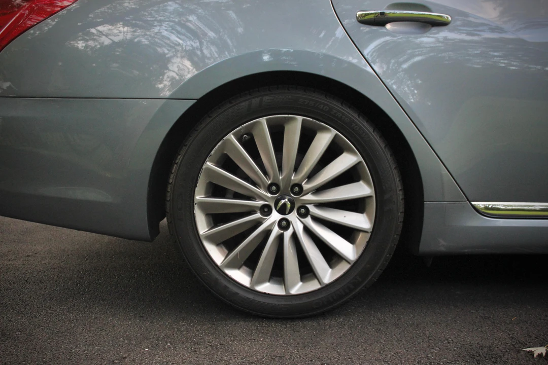 2015 Hyundai Equus - Image 16 of 31