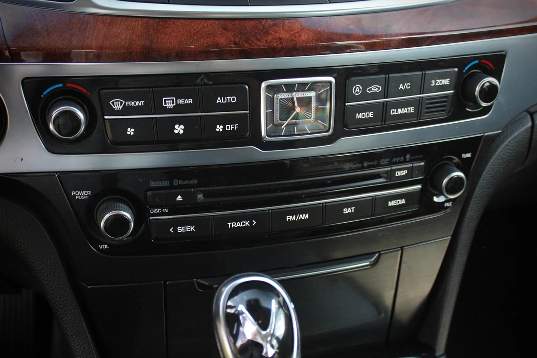 2015 Hyundai Equus - Image 31 of 31